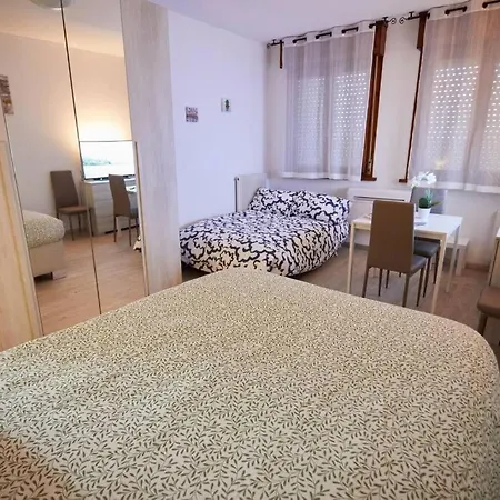 Con Vista ,,15min Walk Fiera Pordenone,, شقة