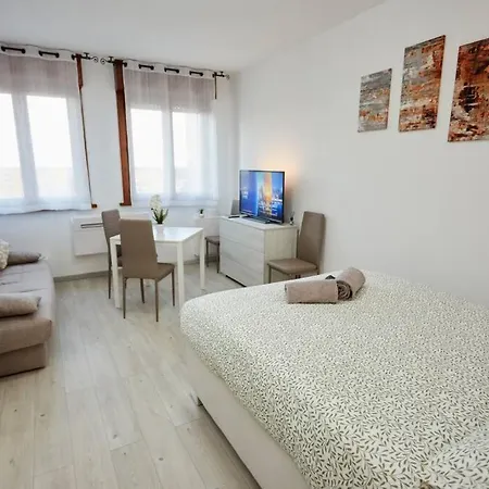 Con Vista ,,15min Walk Fiera Pordenone,, *